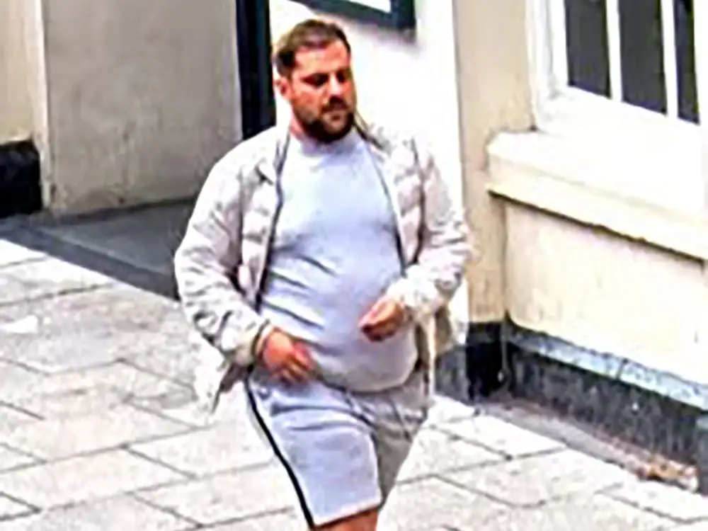 Man distracts woman to steal £500 at York cashpoint