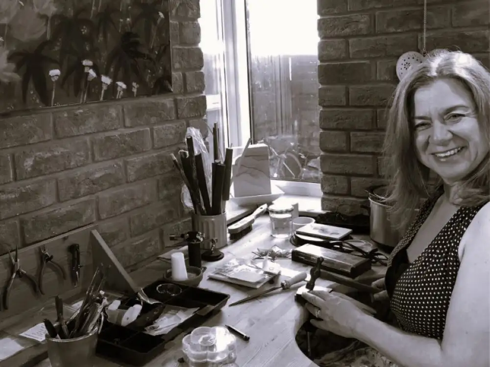 Rebecca-Mihill-in-her-studio.webp